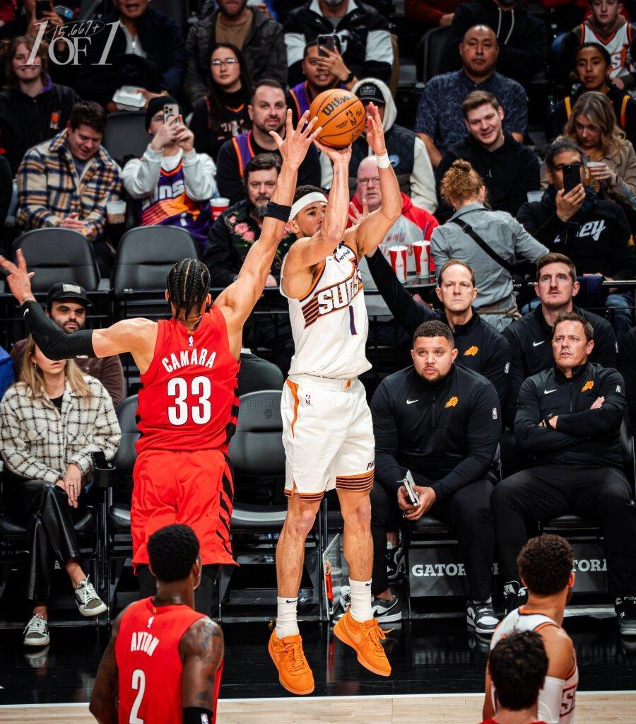 太阳客场战胜快船,布克砍下31分 太阳客场战胜快船,布克砍下31分