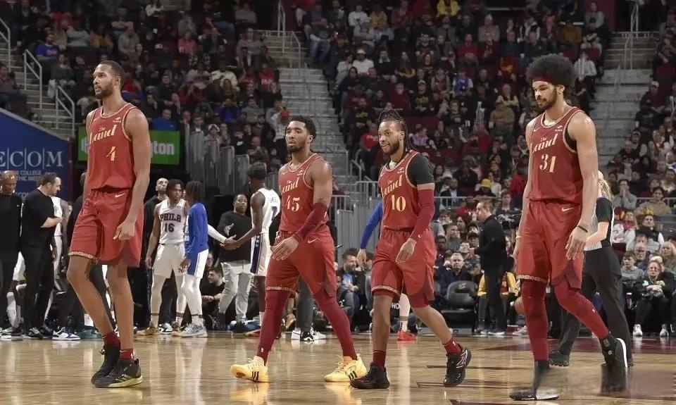 开云体育新闻-爵士击败黄蜂，米切尔砍下关键三分！