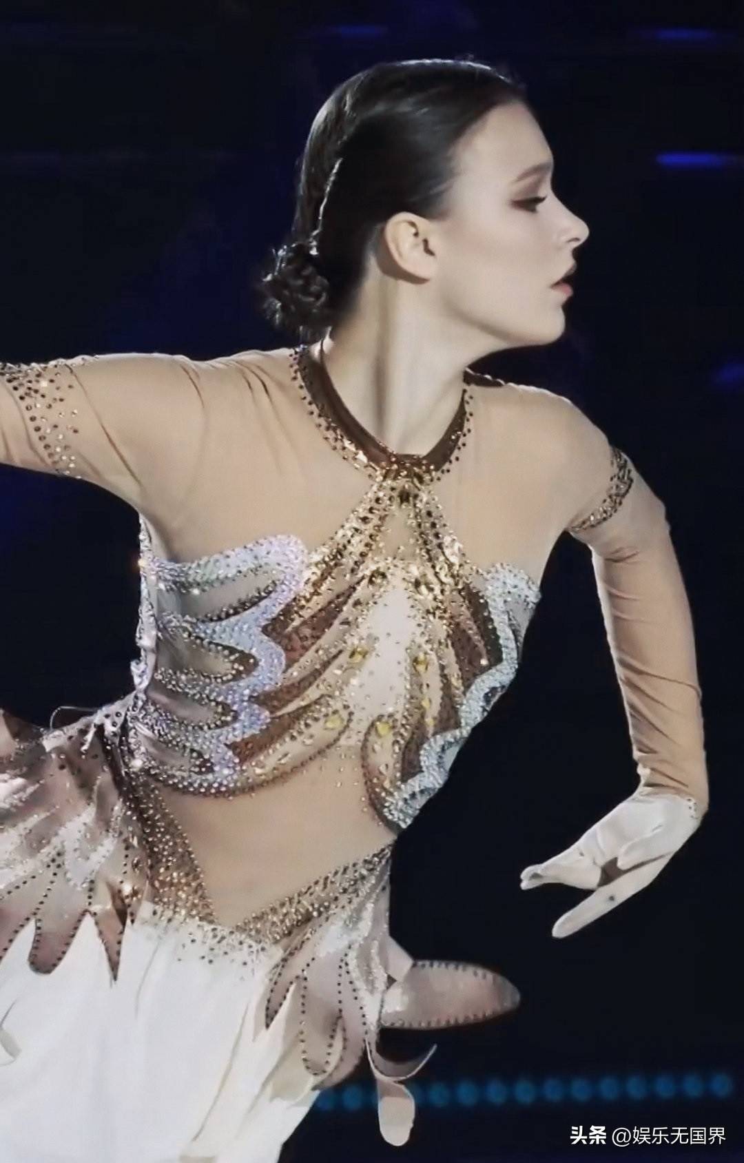 开云体育视频-精湛技艺，花样滑冰选手冲刺顶点的简单介绍