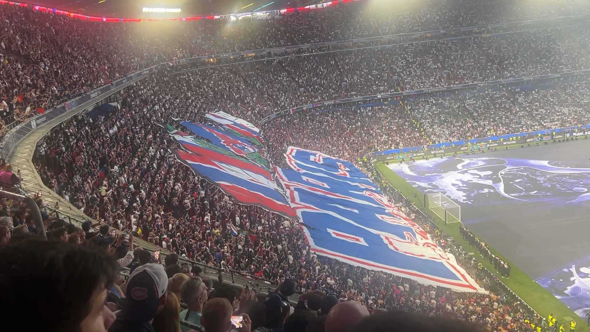 法国足球赛事引发热议,球迷热衷观赛 法国足球赛事引发热议,球迷热衷观赛